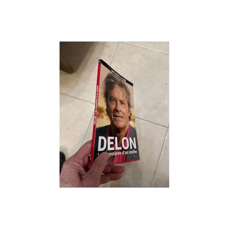 DELON LES MYSTERES D'UN MYTHE COLLECTION UNE STAR A LA UNE PAR ZOE...