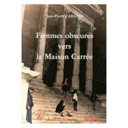 Femmes Obscures Vers La Maison Carrée