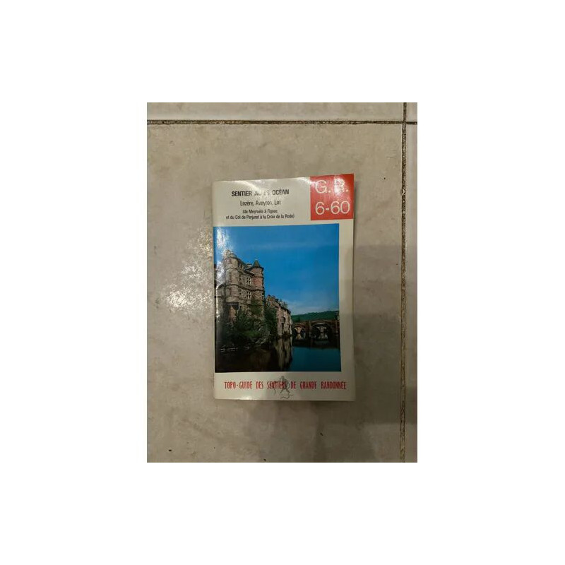 GR 6-60 SENTIER ALPES OCEAN LOZERE AVEYRON LOT DE MEYRUEIS A...